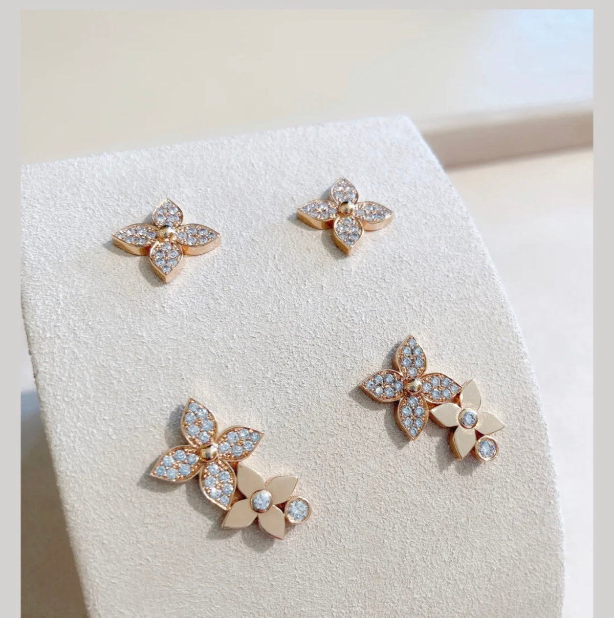 [Cyra]  STAR BLOSSOM STUD EARRINGS PINK GOLD DIAMONDS
