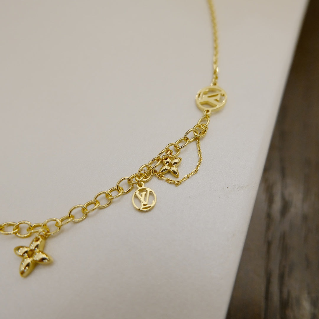 [Cyra]  BLOOMING SUPPLE NECKLACE BRASS