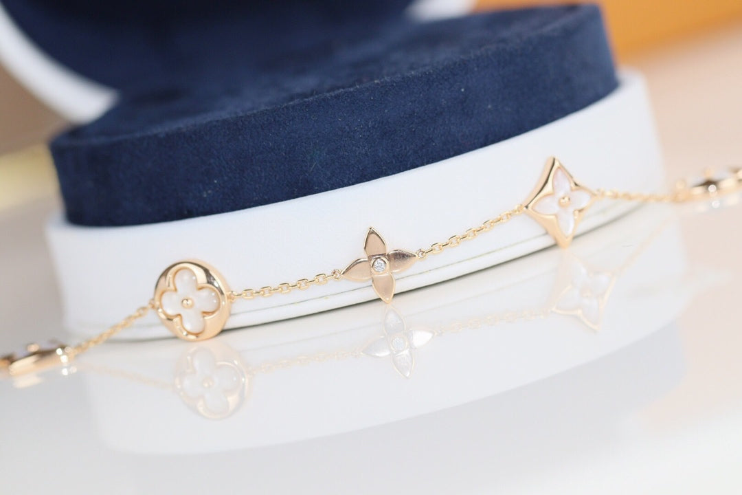 [Cyra]  LEAF CLOVER BRACELET
