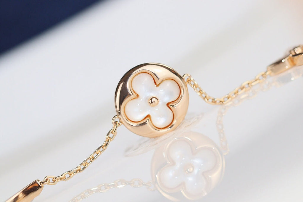 [Cyra]  LEAF CLOVER BRACELET