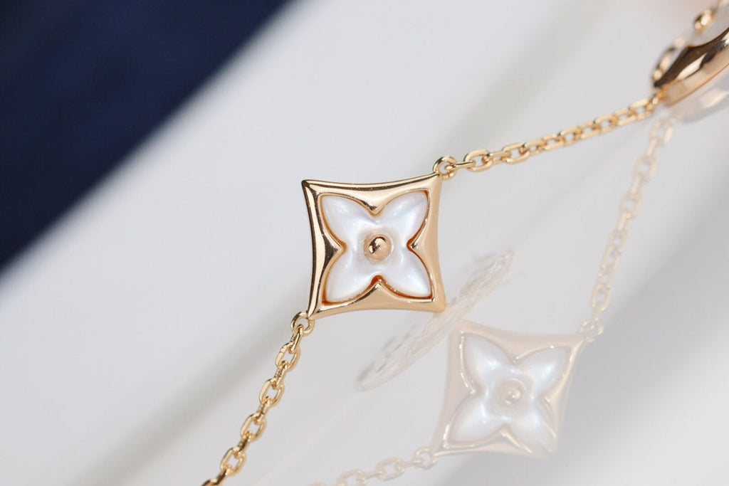 [Cyra]  LEAF CLOVER BRACELET
