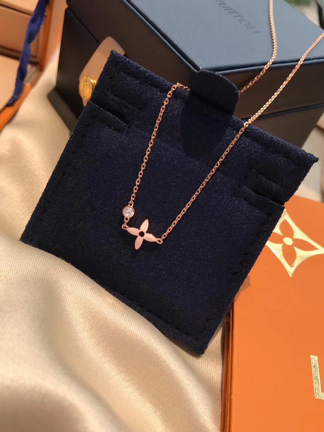 [Cyra]  BLOSSOM PENDANT PINK GOLD AND DIAMOND