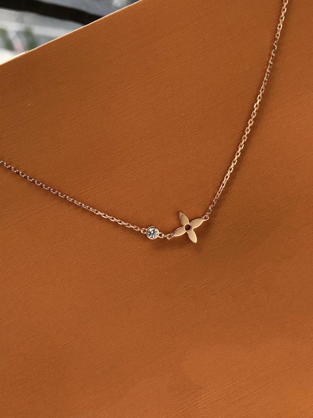 [Cyra]  BLOSSOM PENDANT PINK GOLD AND DIAMOND