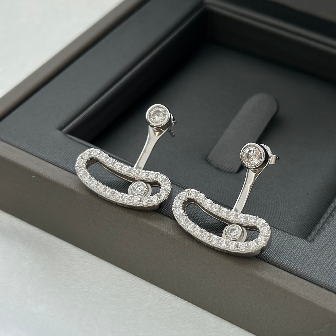 [Cyra] MOVE UNO SILVER DIAMOND EARRINGS
