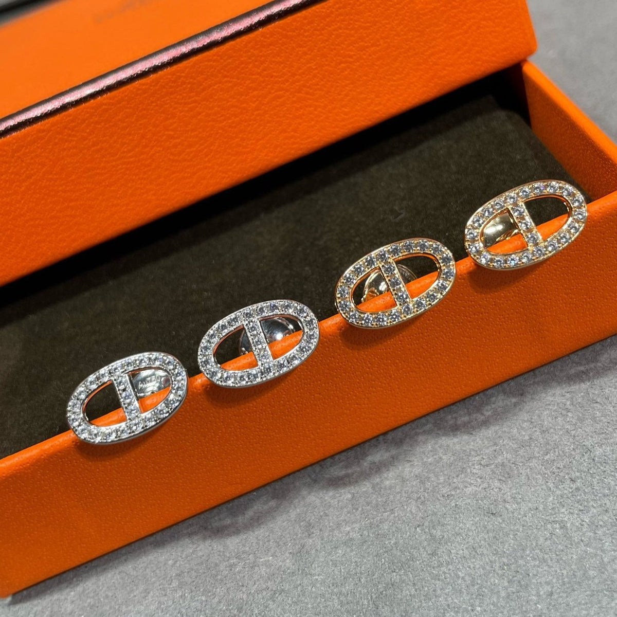[Cyra]  HM FULL DIAMOND PIG NOSE STUD EARRINGS