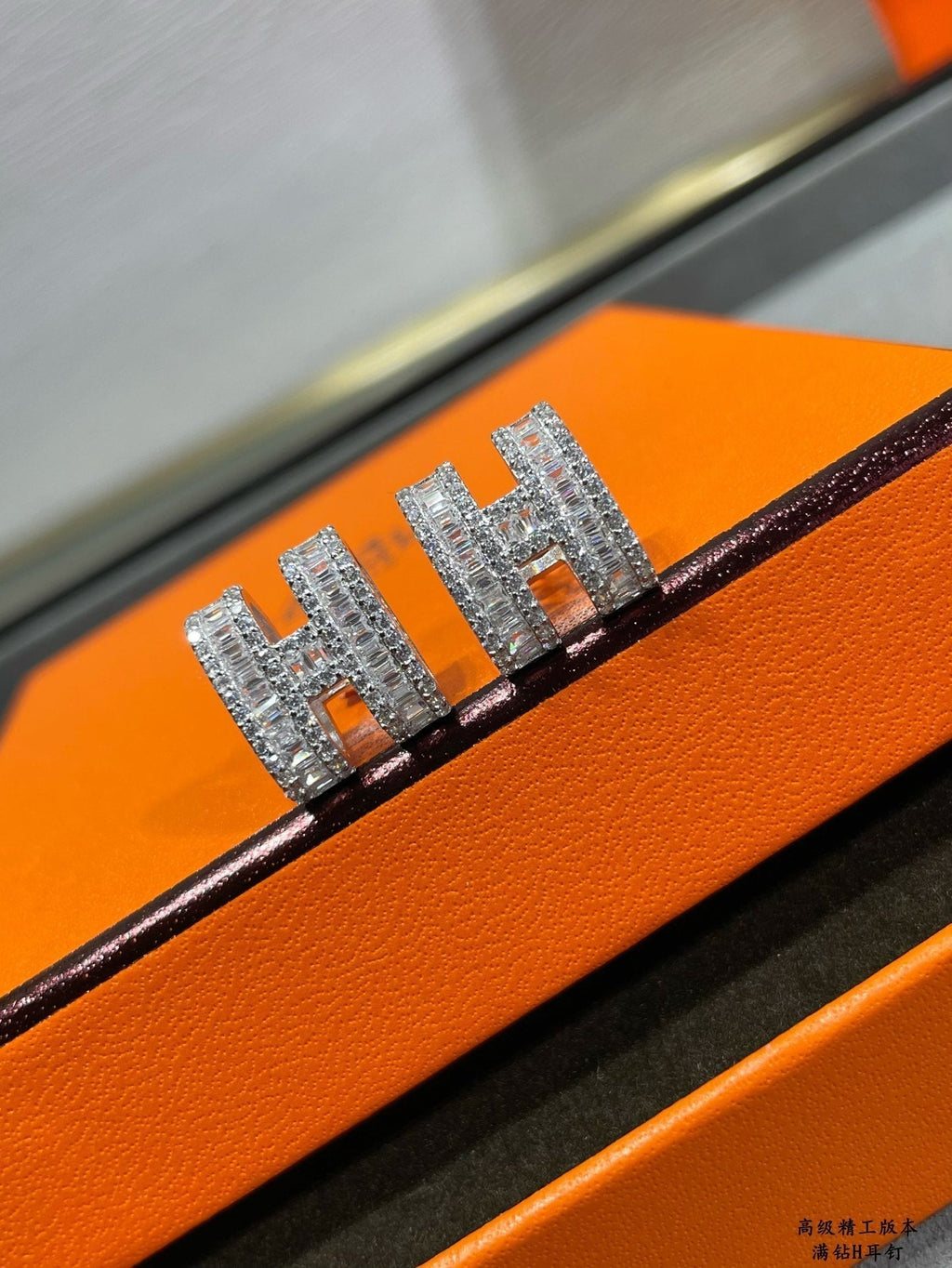 [Cyra]  H STUD EARRINGS WITH SILVER DIAMONDS