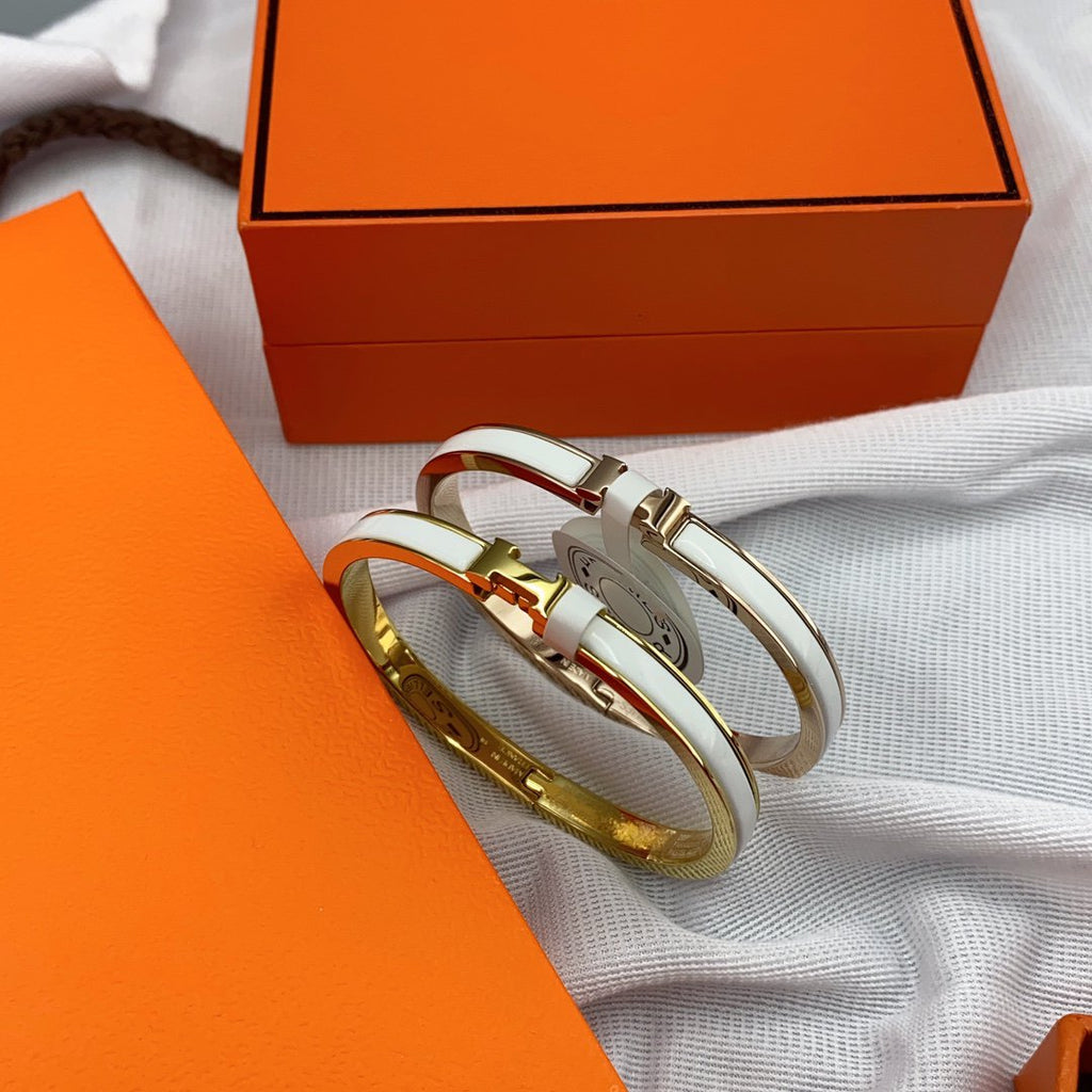 [Cyra]  CLASSIC HM CLIC WHITE 8MM ENAMEL BRACELET