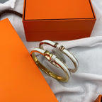 [Cyra]  CLASSIC HM CLIC WHITE 8MM ENAMEL BRACELET