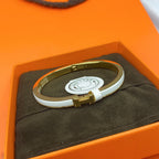 [Cyra]  CLASSIC HM CLIC WHITE 8MM ENAMEL BRACELET