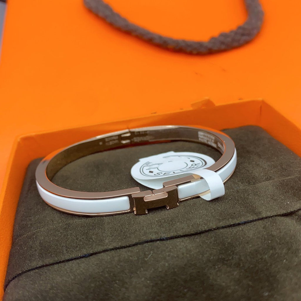 [Cyra]  CLASSIC HM CLIC WHITE 8MM ENAMEL BRACELET
