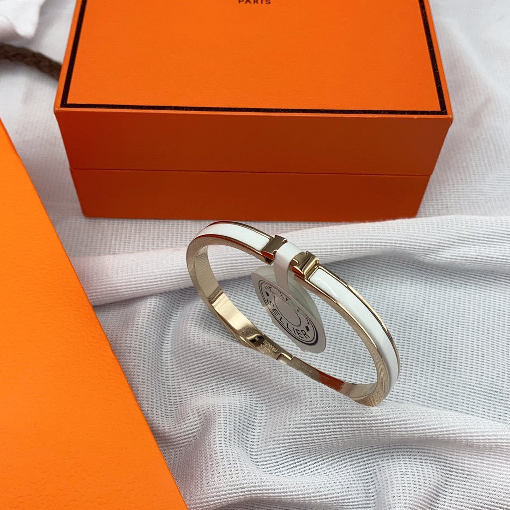 [Cyra]  CLASSIC HM CLIC WHITE 8MM ENAMEL BRACELET