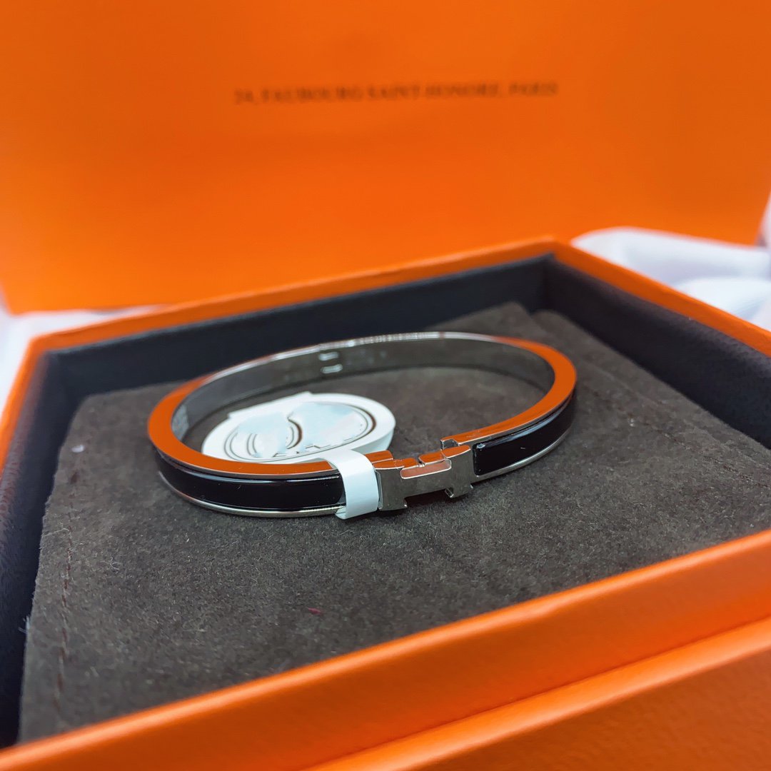 [Cyra]  CLASSIC HM CLIC BLACK 8MM ENAMEL BRACELET