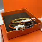 [Cyra] KLASSISCHES HM CLIC SCHWARZES 8MM EMAILLE-ARMBAND