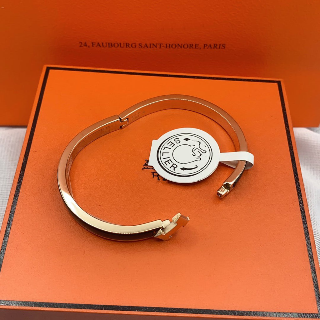 [Cyra] KLASSISCHES HM CLIC SCHWARZES 8MM EMAILLE-ARMBAND