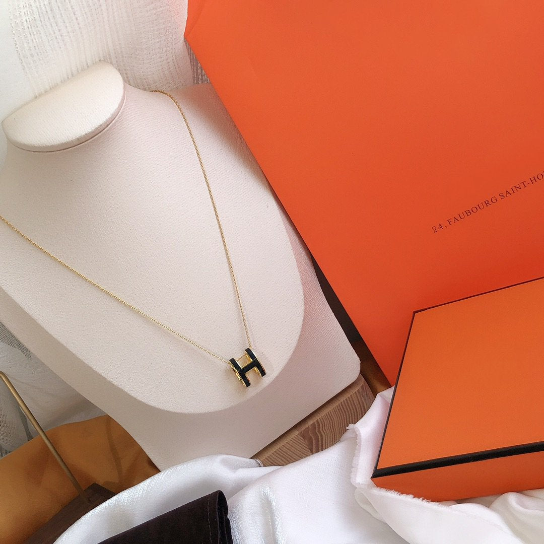 [Cyra]  HM CLIC BLACK ENAMEL GOLD NECKLACE