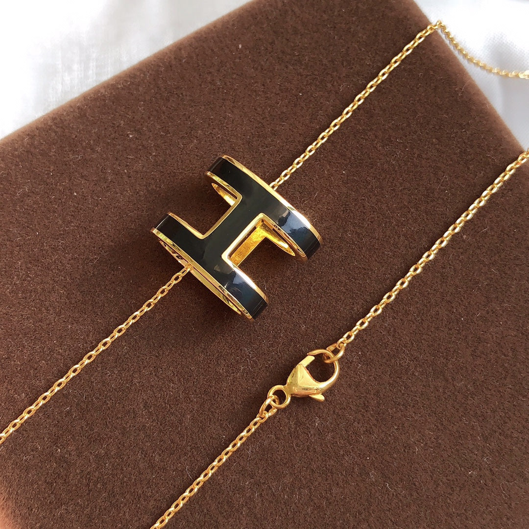[Cyra]  HM CLIC BLACK ENAMEL GOLD NECKLACE