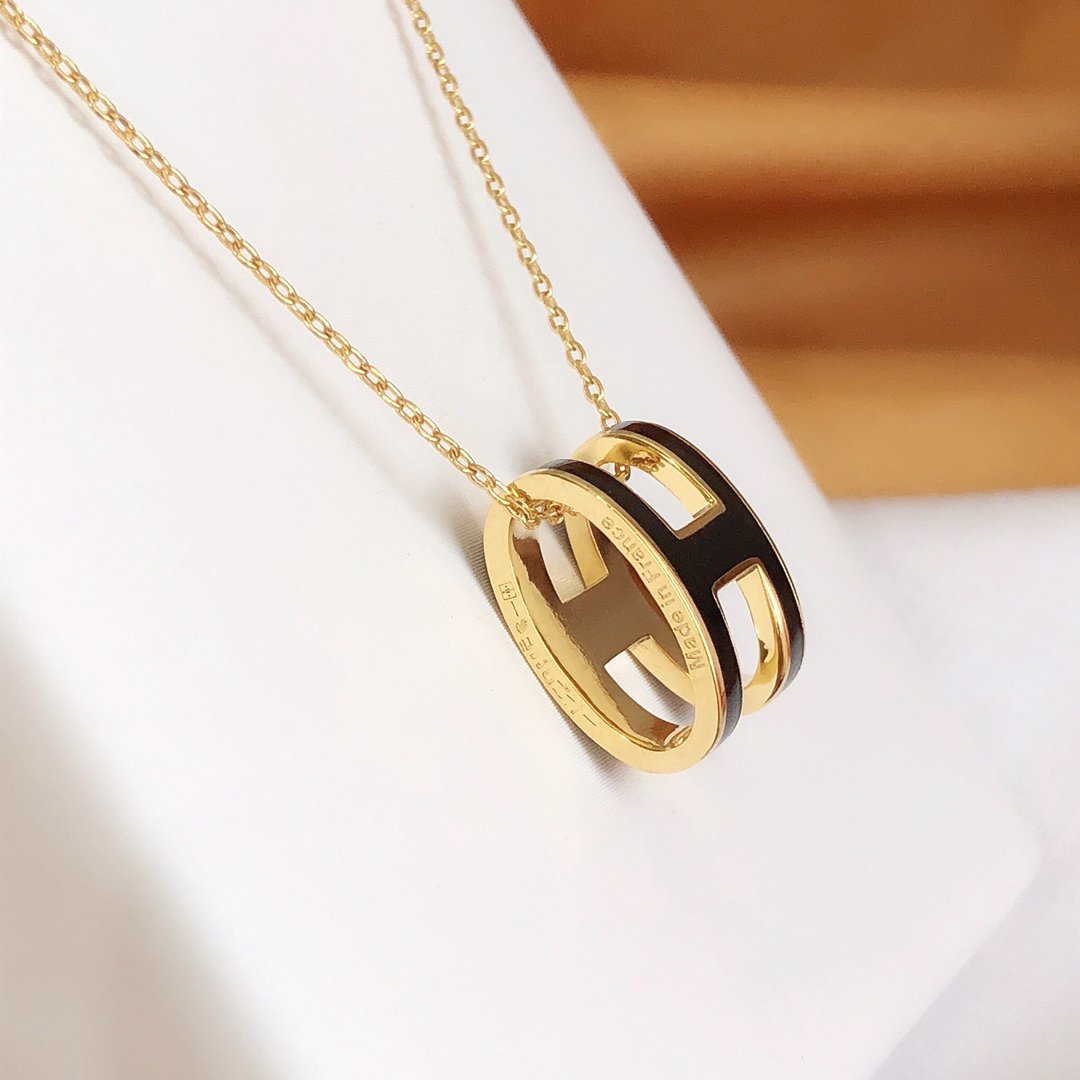 [Cyra]  HM CLIC BLACK ENAMEL GOLD NECKLACE