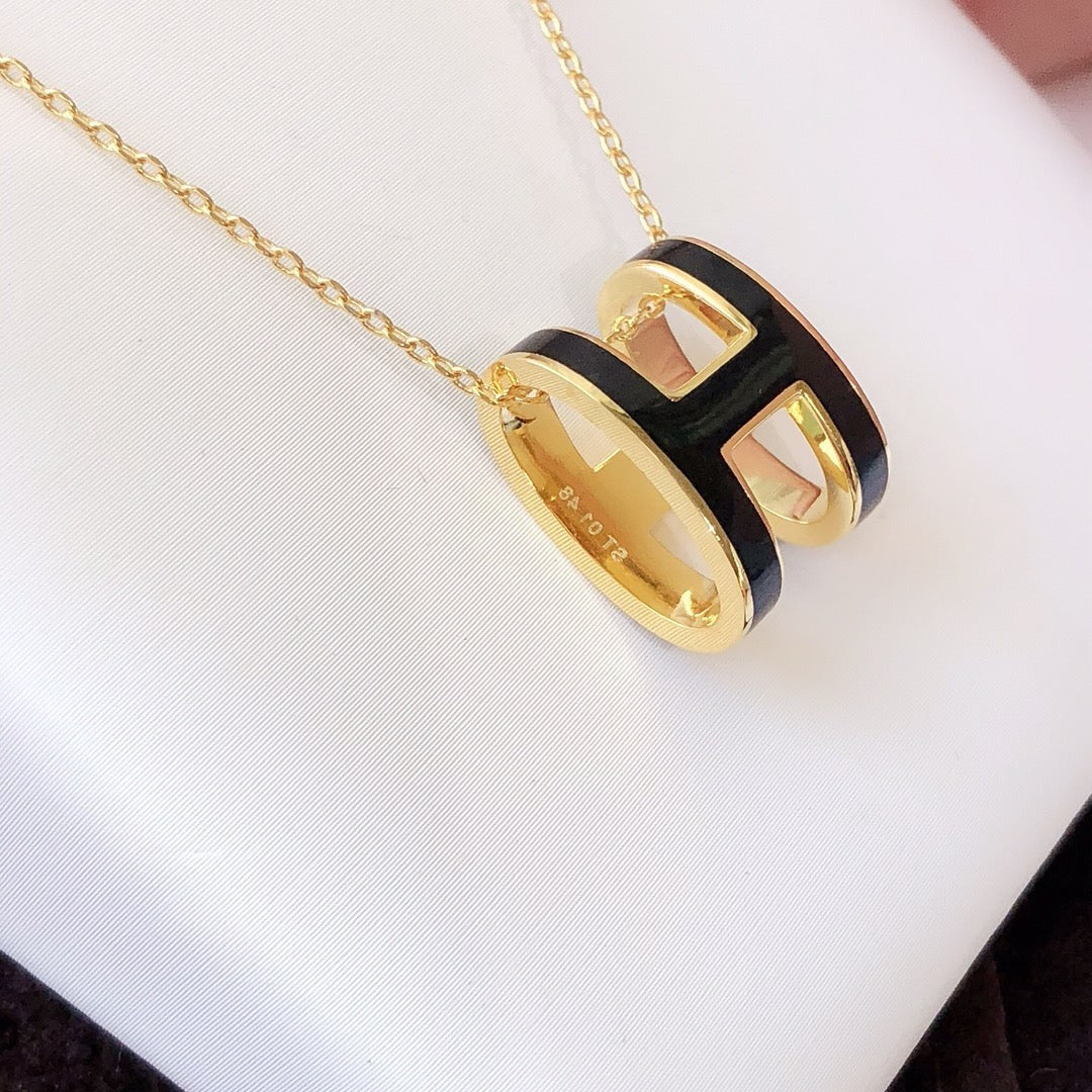 [Cyra]  HM CLIC BLACK ENAMEL GOLD NECKLACE