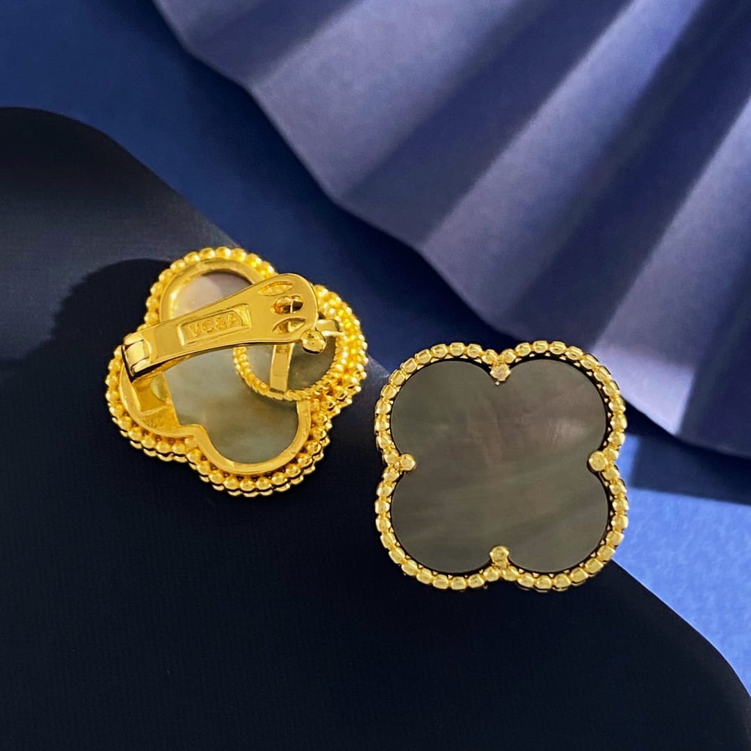 [Cyra] CLOVER  20MM GRAY MOP EARRINGS