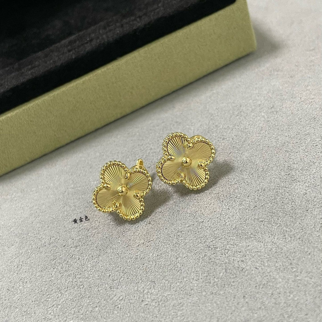 [Cyra] CLOVER MITTLERE OHRSTECKER