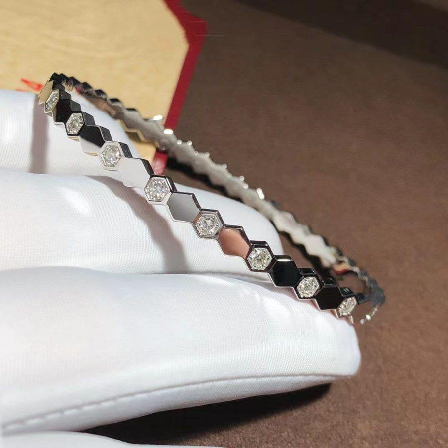{
  "Cyra": "BEE LOVE SILBER DIAMANTARMBAND"
}