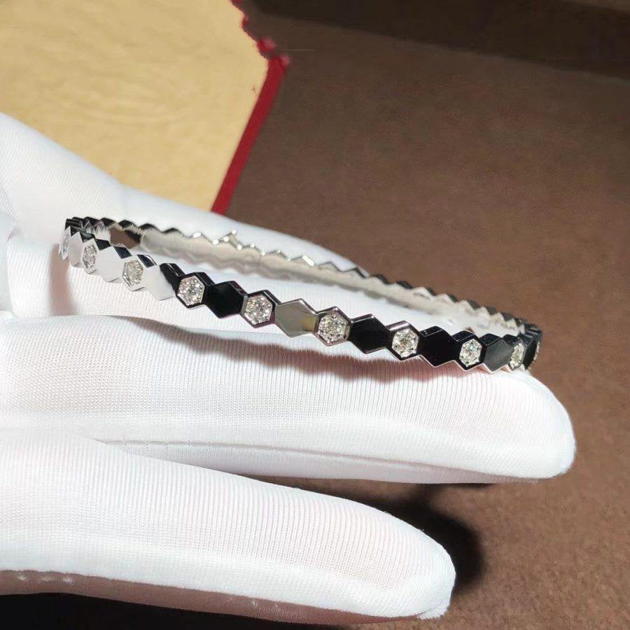 {
  "Cyra": "BEE LOVE SILBER DIAMANTARMBAND"
}
