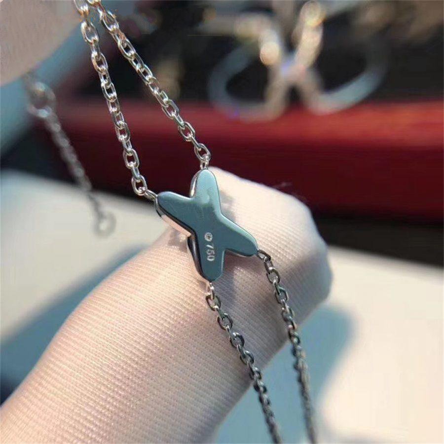 {
  "Cyra": "JEUX BRACELET DIAMOND"
}