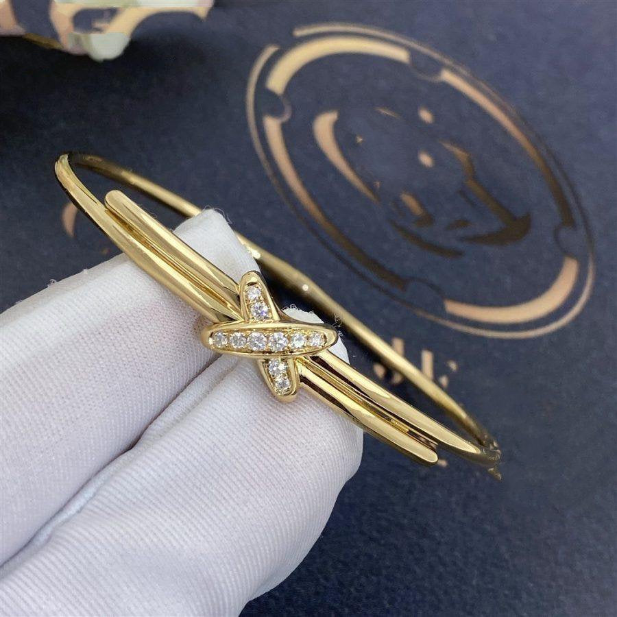 {
  "Cyra": "ARMBAND-SET GOLD DIAMANTEN"
}