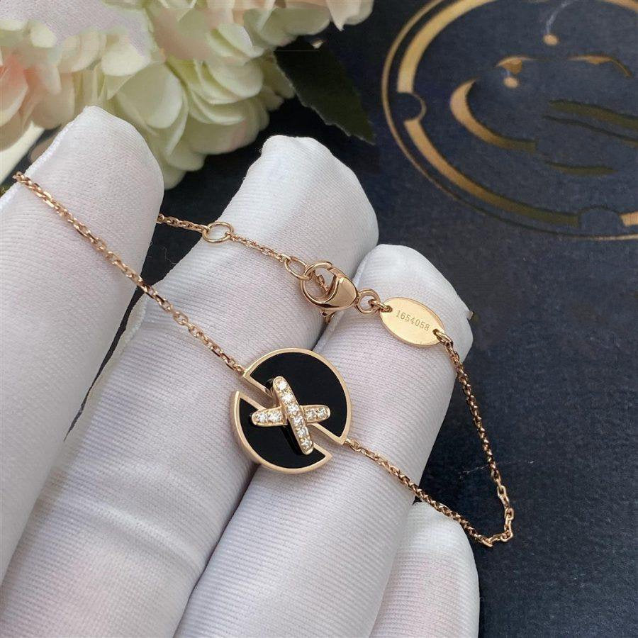 {
  "Cyra": "ARMBAND JEUX ONYX ROSÉGOLD DIAMANT"
}