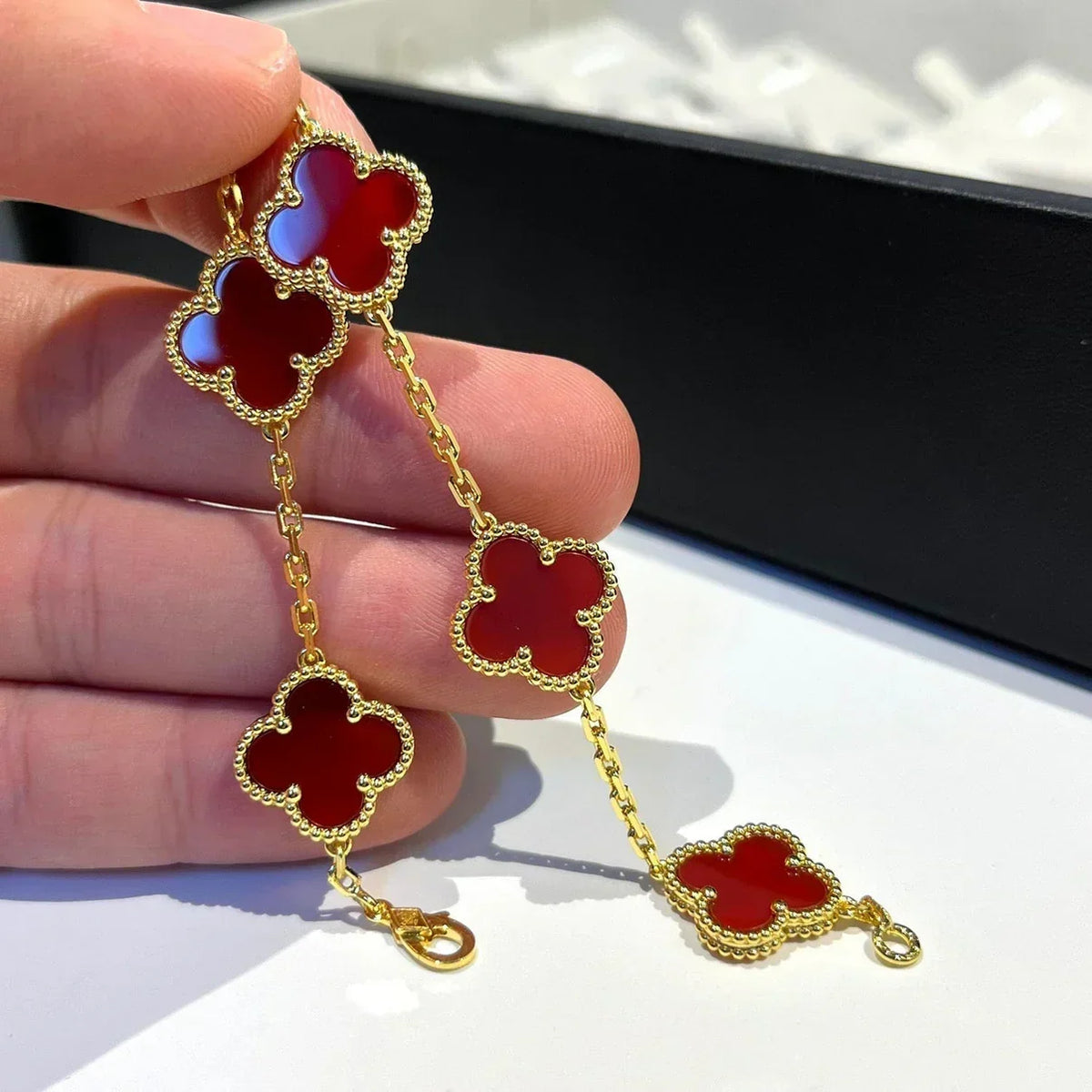 [Cyra] New  CLOVER 5 MOTIF RED CORNELIAN BRACELET COLLECTION