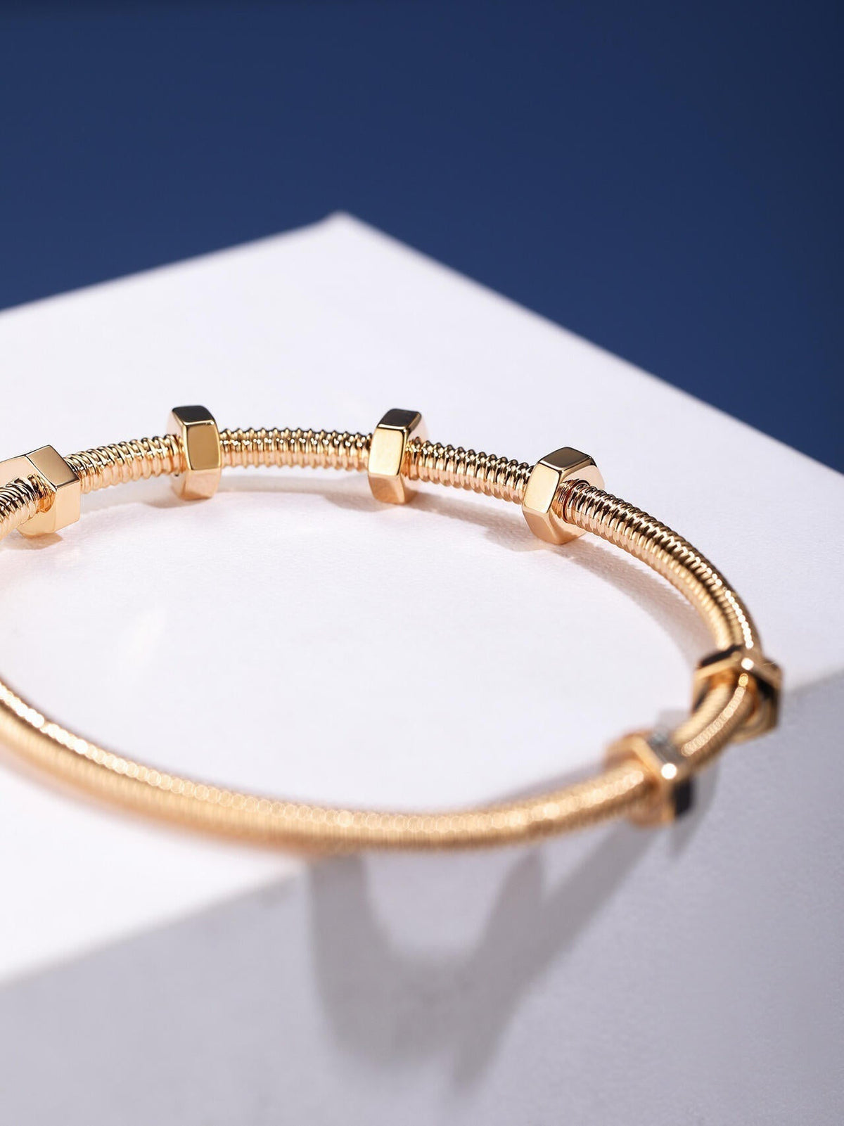 [Cyra] CT THREADED BRACELET