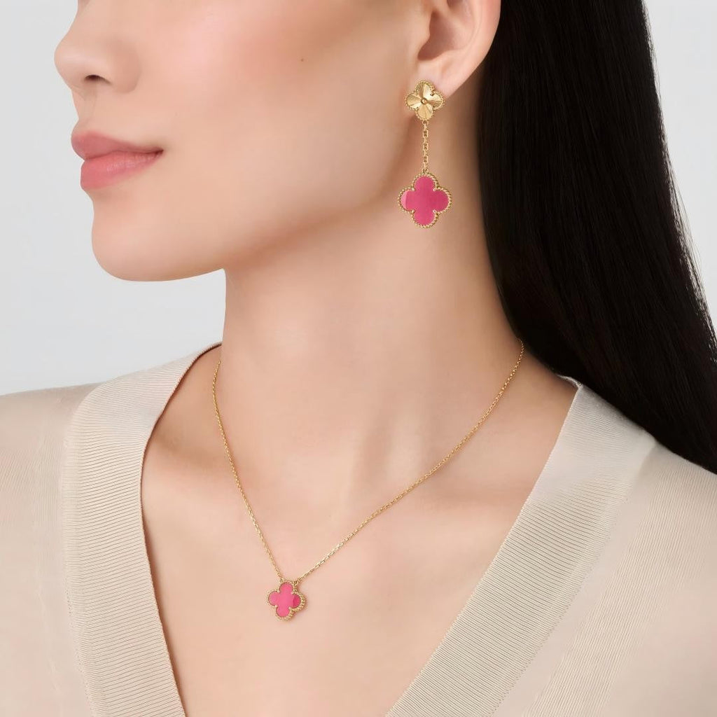 {
  "Cyra": "NEW CLOVER 15MM PINK ENAMEL NECKLACE"
}