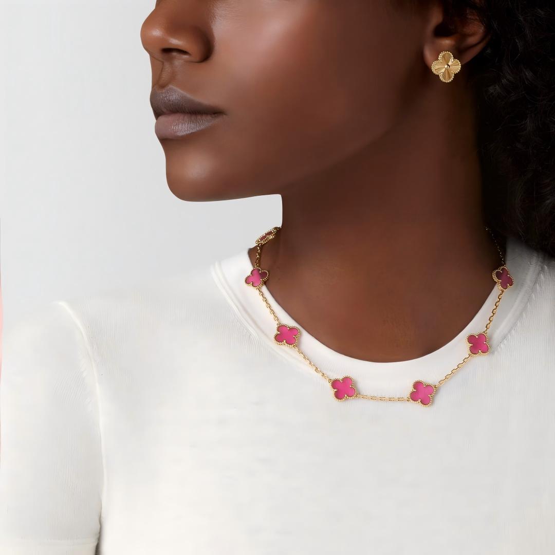 [Cyra] NEUE CLOVER 10 MOTIVE HALSKETTE MIT ROSA EMAILLE