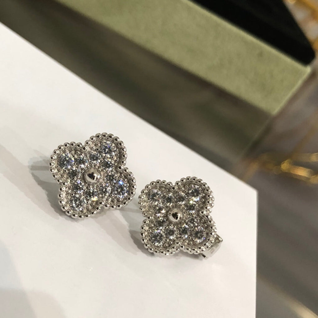 [Cyra]  CLOVER 1 MOTIFS DIAMOND STUD EARRINGS SILVER