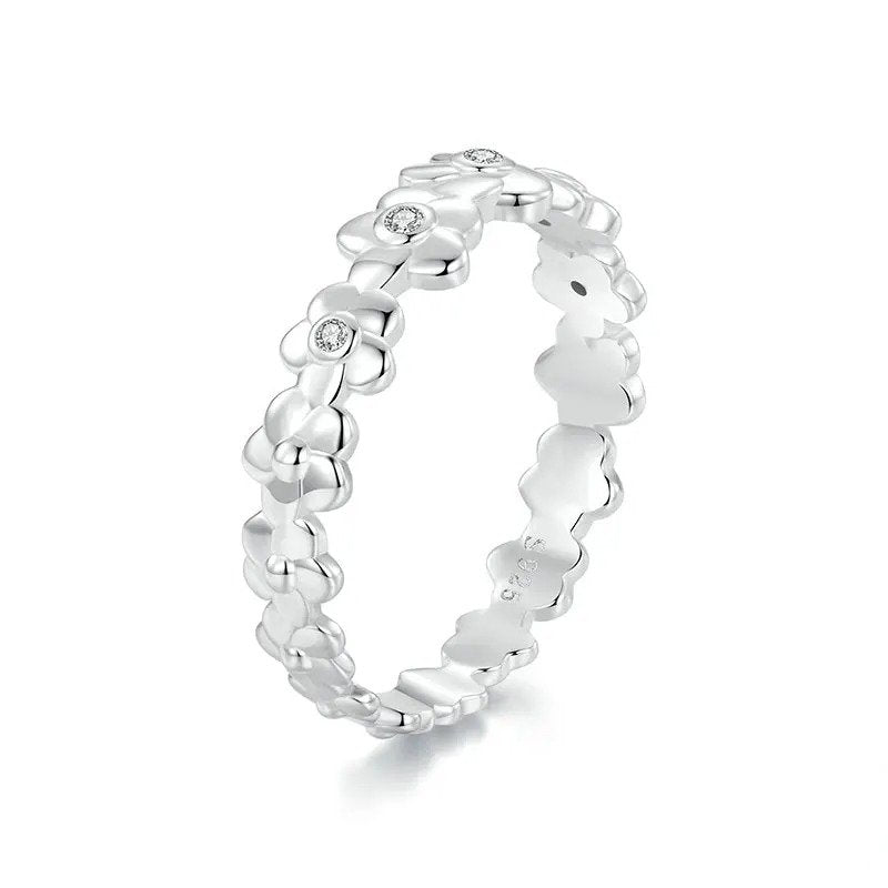 Blumenring mit Zirkonia-Pavé-Besatz als Statement-Bandring