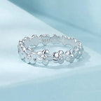 Blumenring mit Zirkonia-Pavé-Besatz als Statement-Bandring