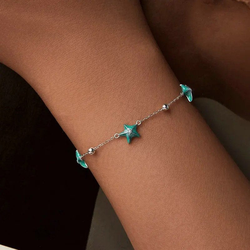 Gliederarmbänder mit blau-grünem Farbverlauf und Seestern-Motiv