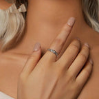 Blumenring mit Zirkonia-Pavé-Besatz als Statement-Bandring