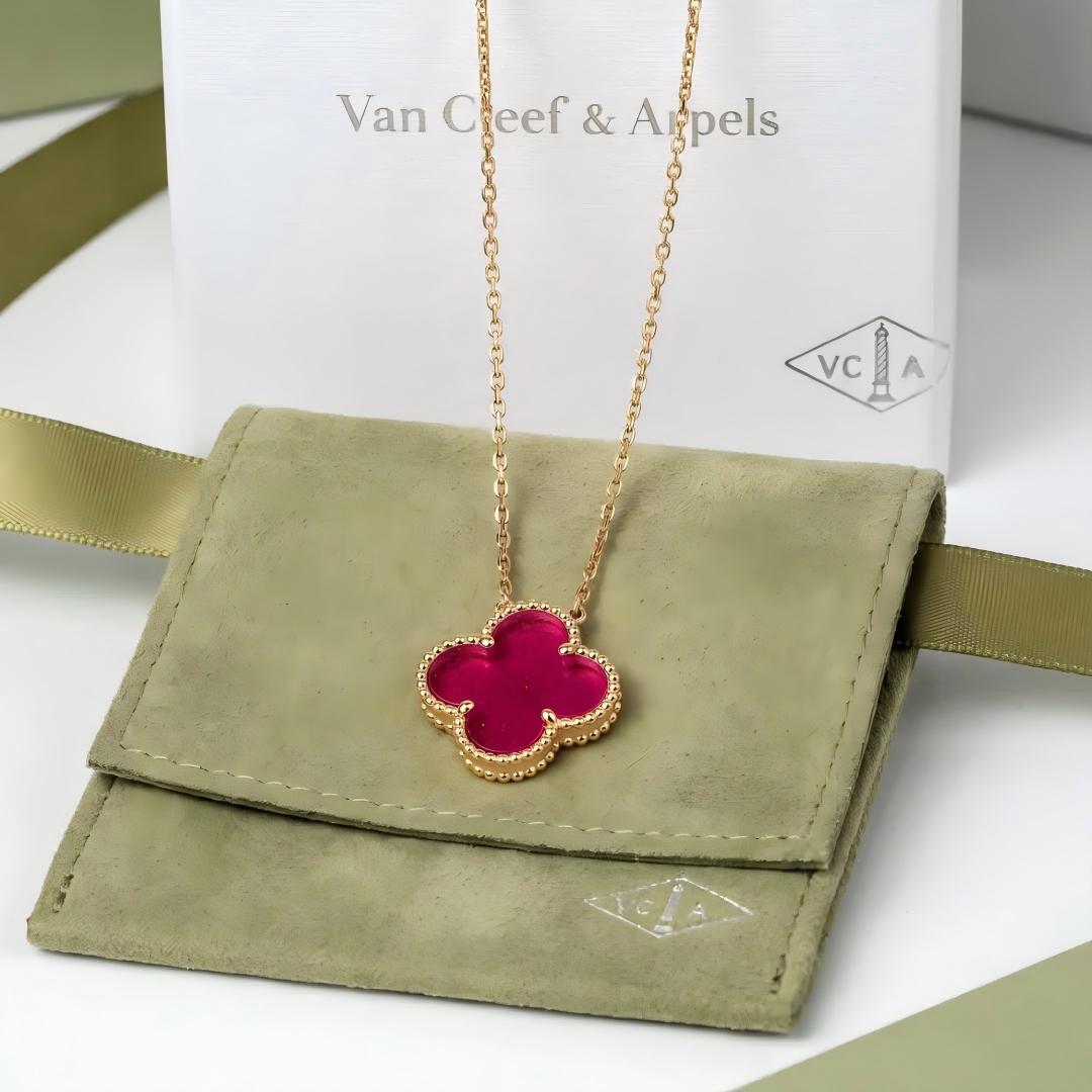 [Cyra]  NEW CLOVER 15MM PINK ENAMEL NECKLACE