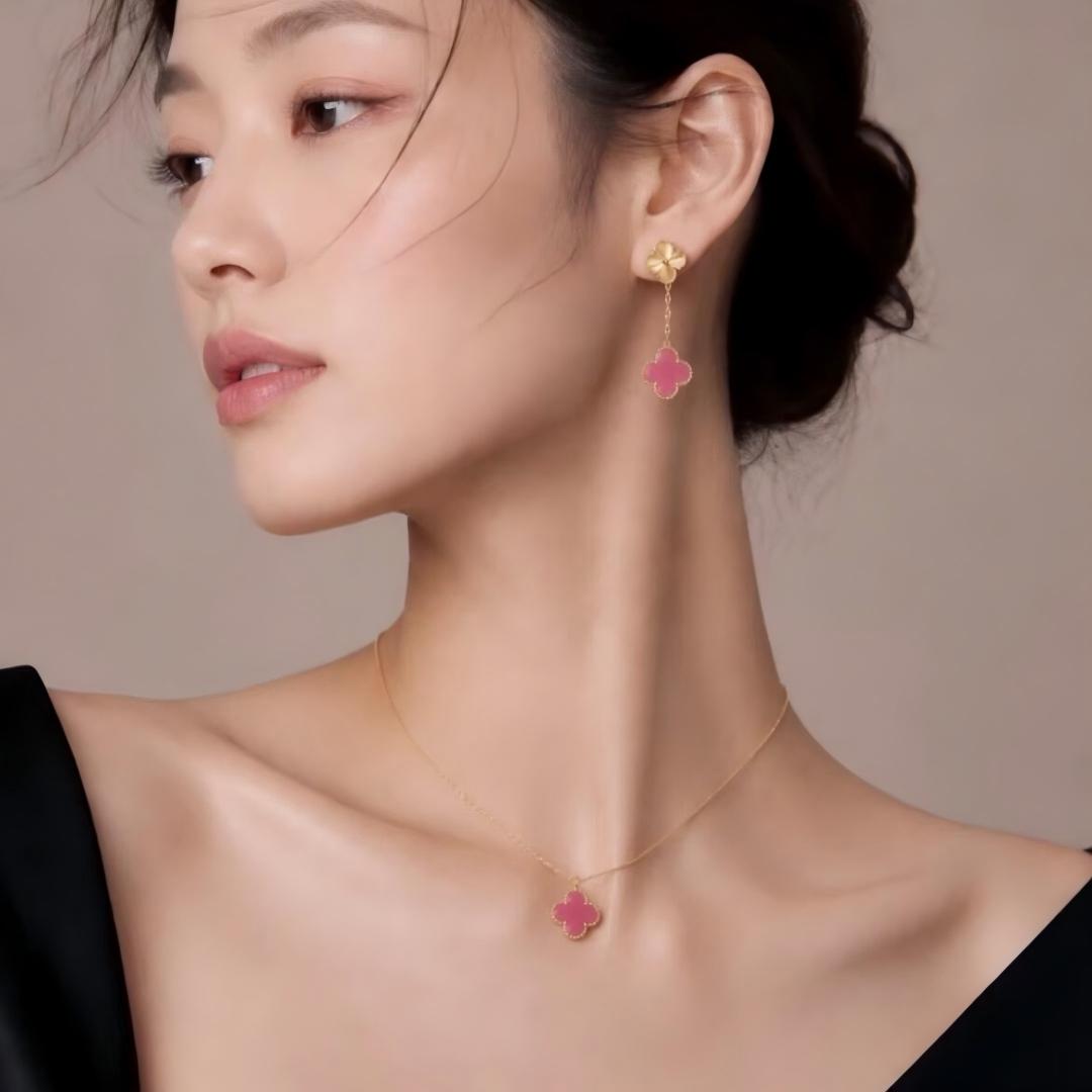 [Cyra]  NEW CLOVER 15MM PINK ENAMEL NECKLACE