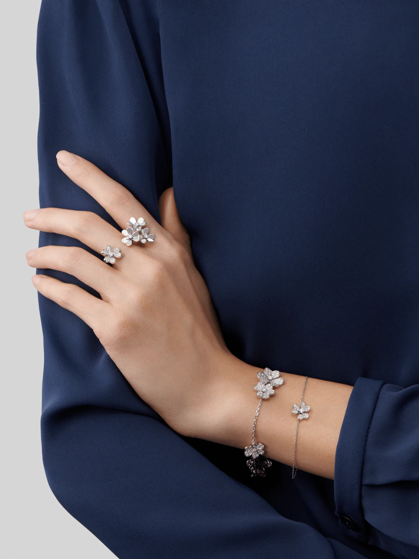 [Cyra]  FRIVOLE SILVER FLOWER DIAMOND BRACELET