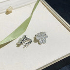 [Cyra]  FRIVOLE SILVER FLOWER DIAMOND EARRINGS