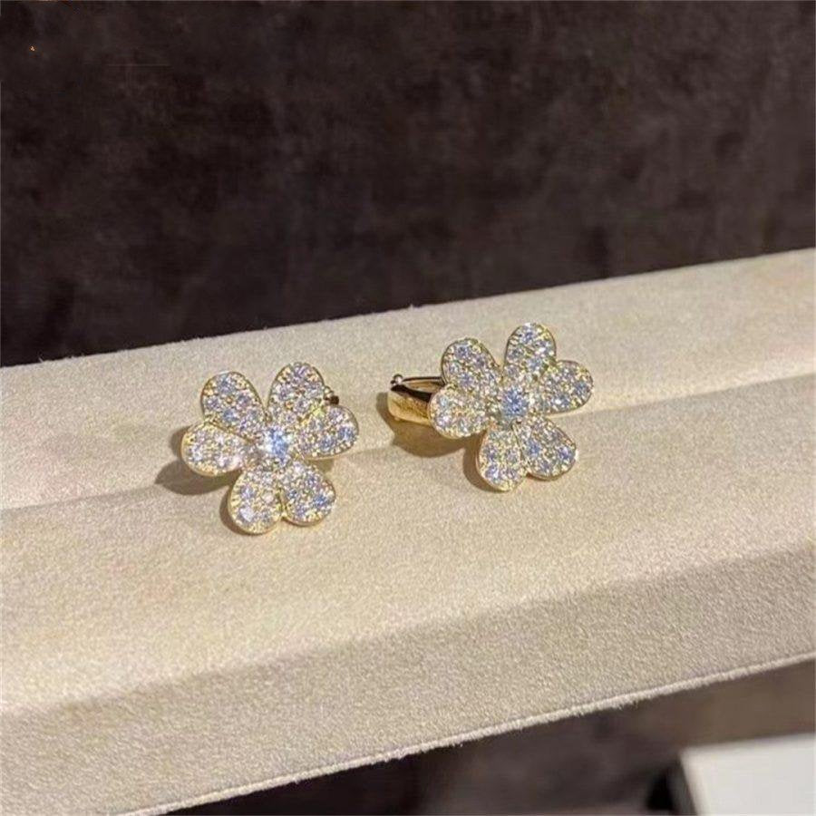 [Cyra]  FRIVOLE GOLD FLOWER DIAMOND EARRINGS