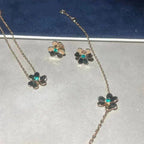 [Cyra]  FRIVOLE  FLOWER MALACHITE EARRINGS