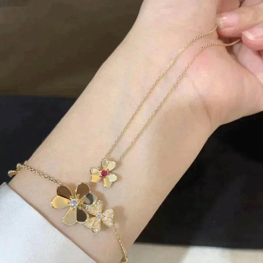 [Cyra]  FRIVOLLE GOLDENE BLUMENKETTE