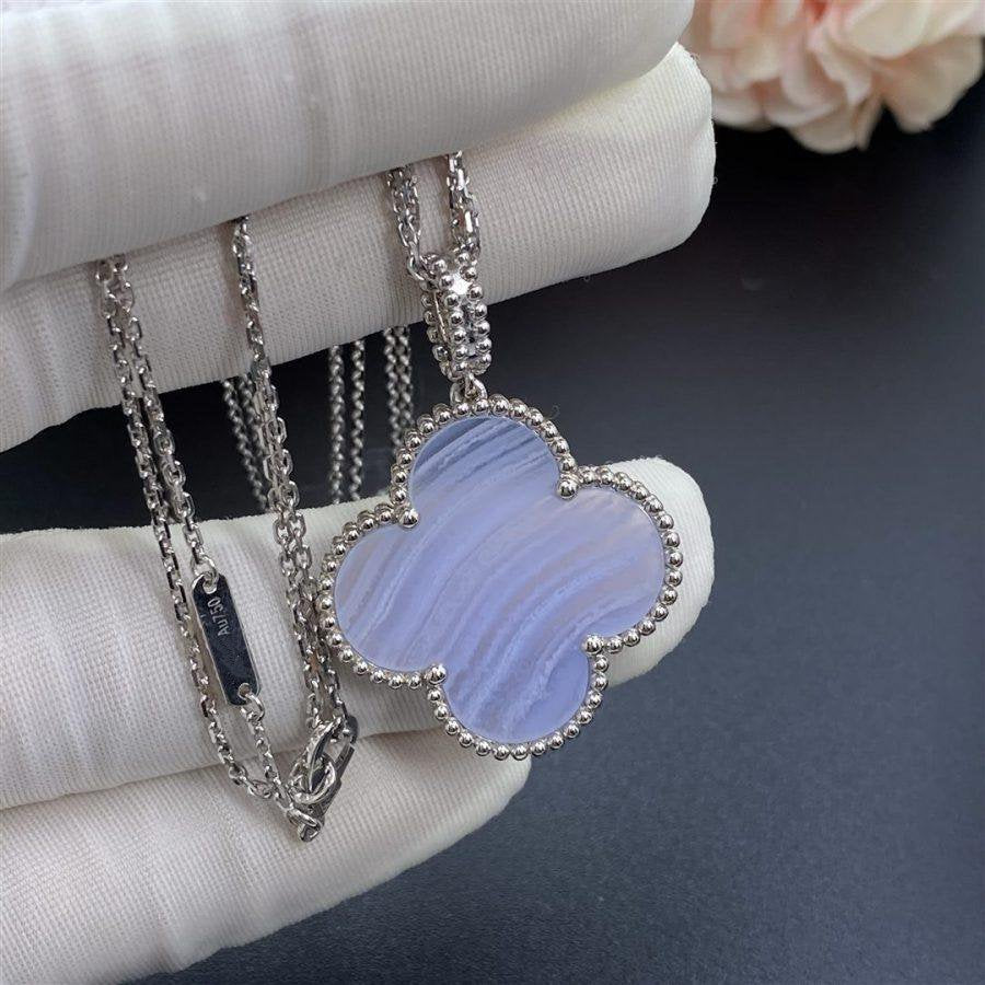 [Cyra]  CLOVER SILVER CHALCEDONY BIG CLOVER NECKLACE