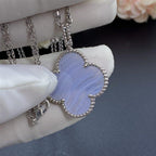 [Cyra]  CLOVER SILVER CHALCEDONY BIG CLOVER NECKLACE