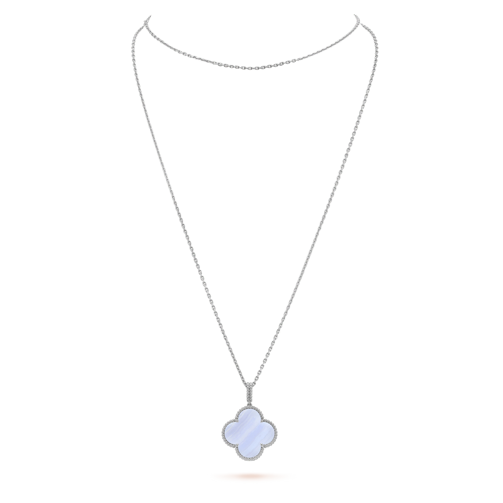 [Cyra]  CLOVER SILVER CHALCEDONY BIG CLOVER NECKLACE