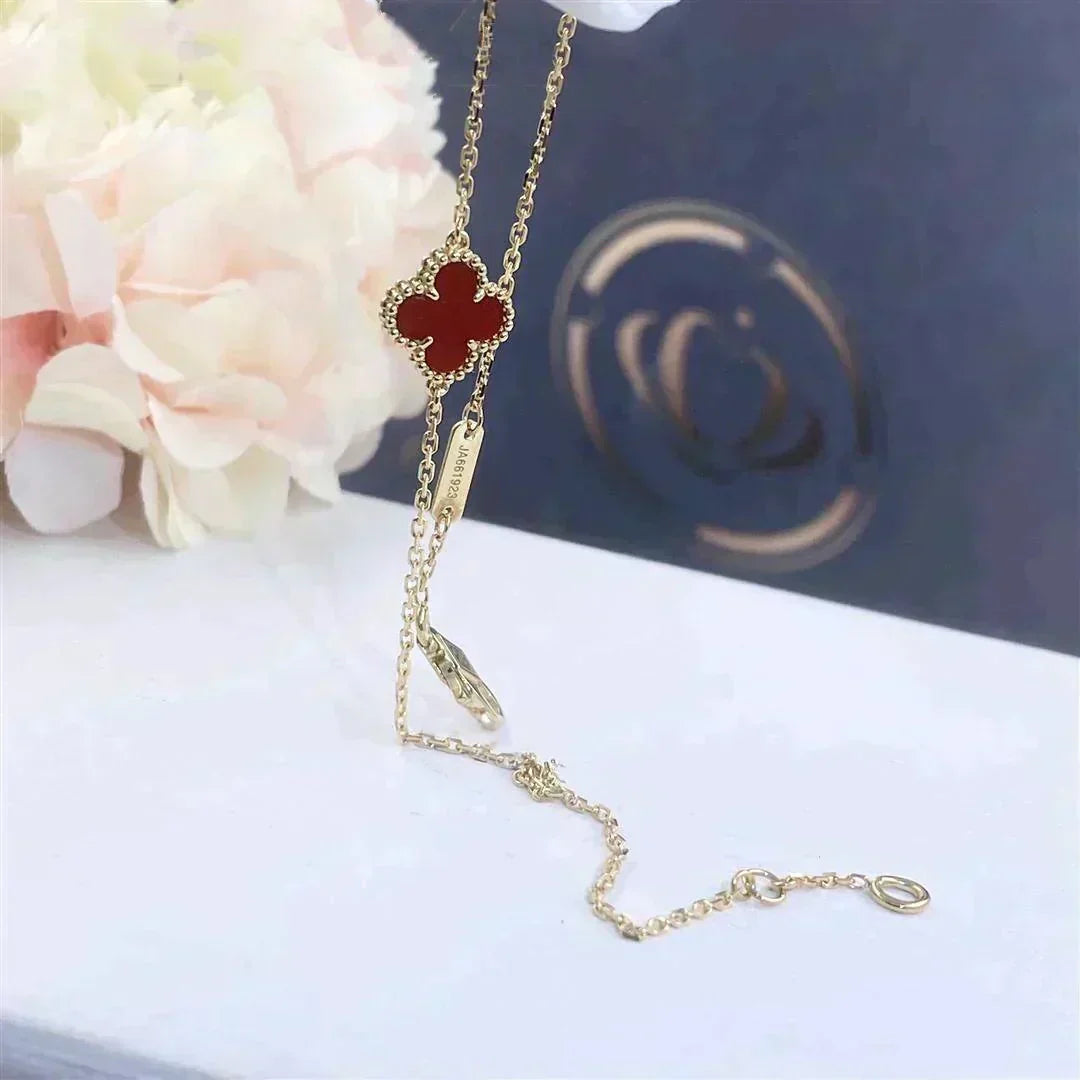 [Cyra] CLOVER CARNELIAN EINZELBLÜTEN-ARMBAND