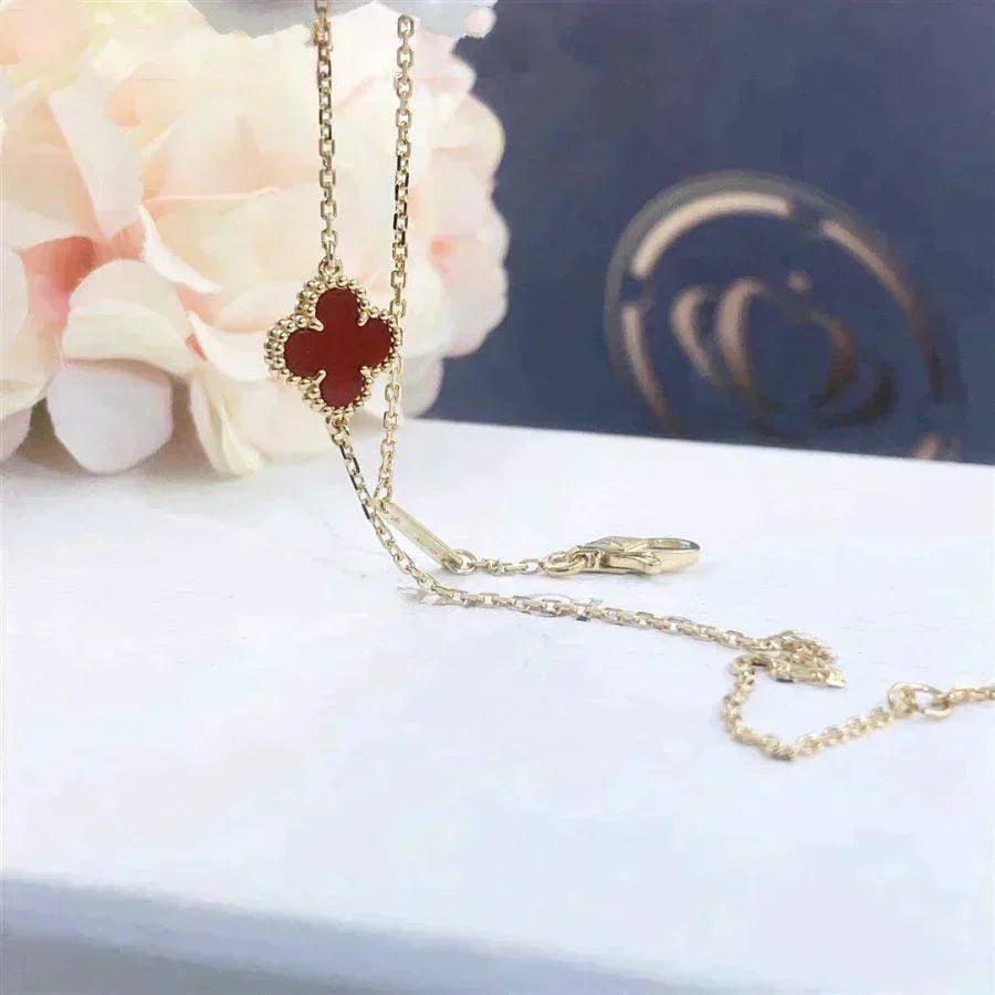 [Cyra]  CLOVER  CARNELIAN SINGLE FLOWER BRACELET